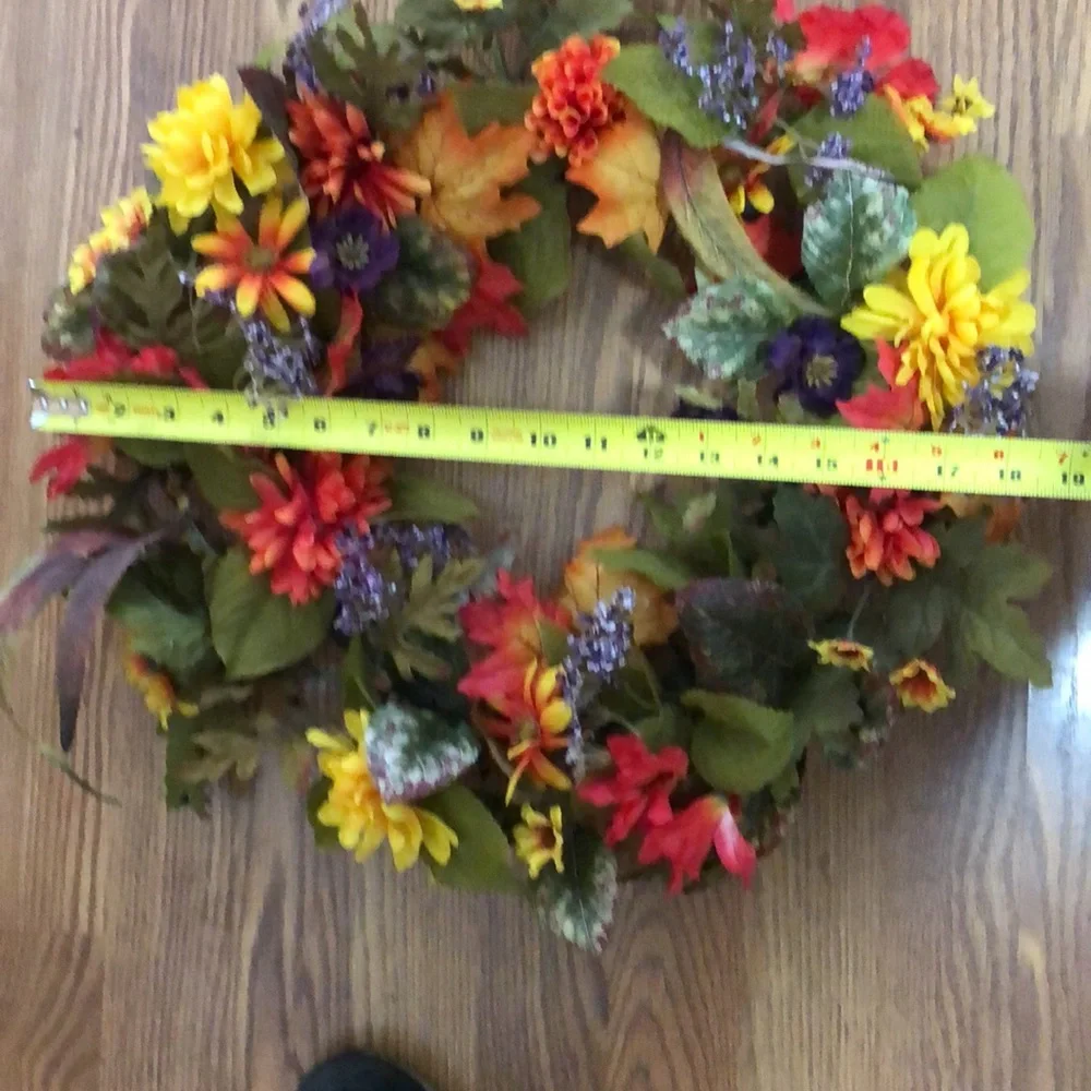 Beautiful fall wreath approx 18” diameter